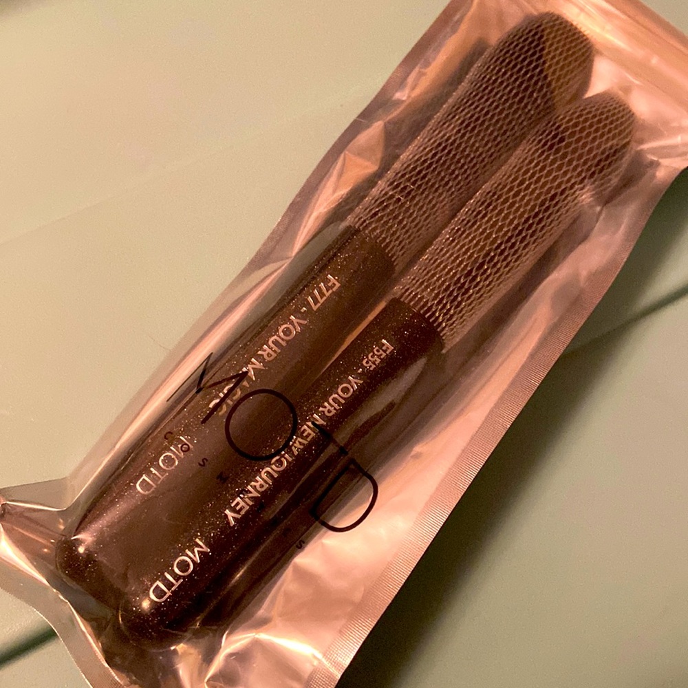 *NWT* MOTD Brush Set